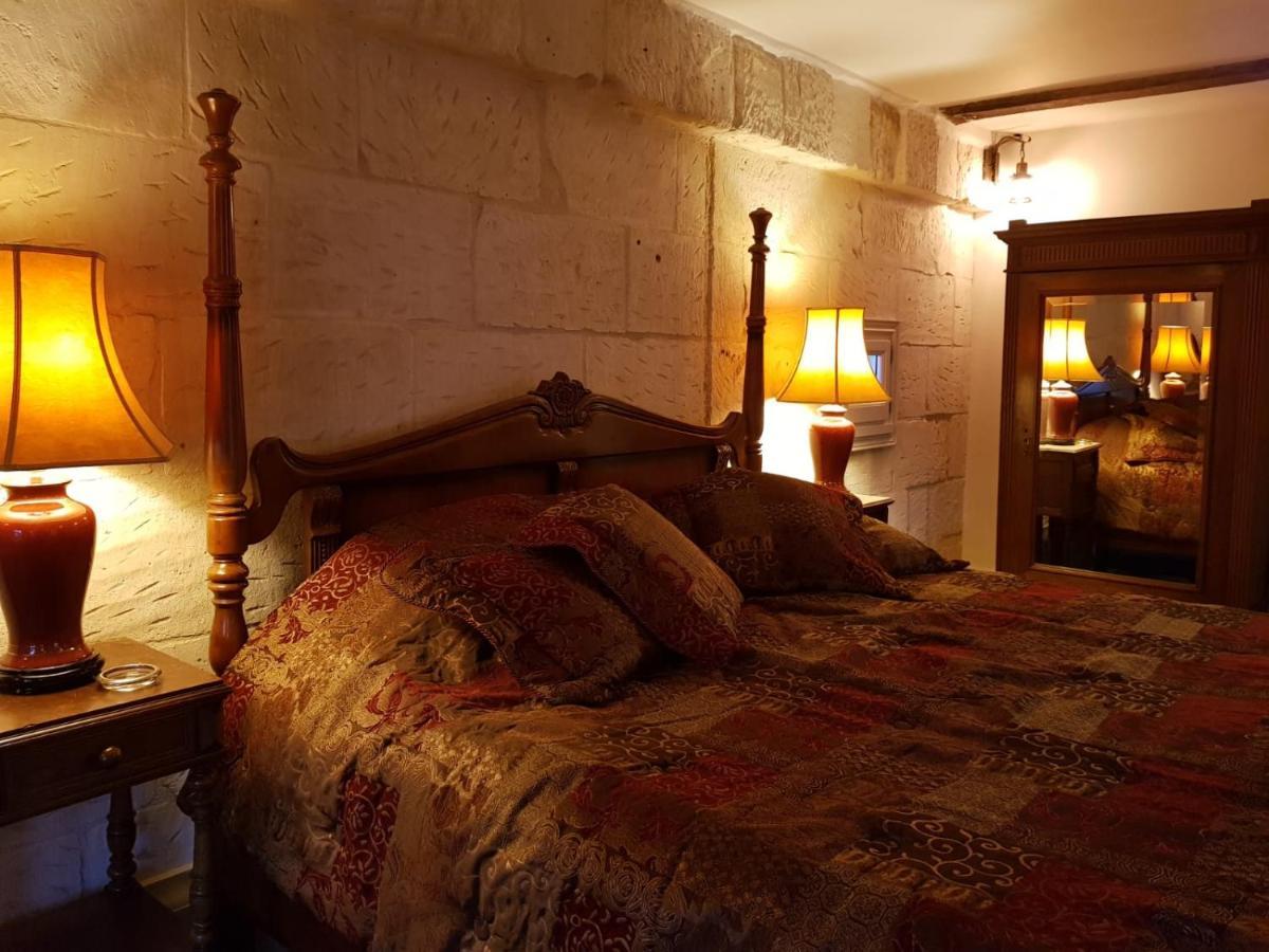 Chateau Des Senechaux, Bourdeilles Kültér fotó